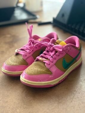Nike Womens Low-Top Sneakers in Pink, Brown & Teal